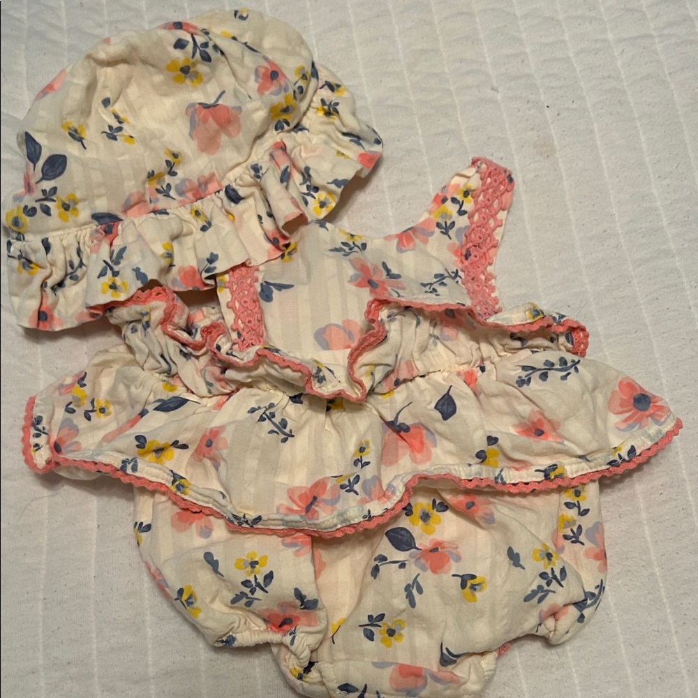 Floral Ruffled Baby onsies with matching hat 0-3 months